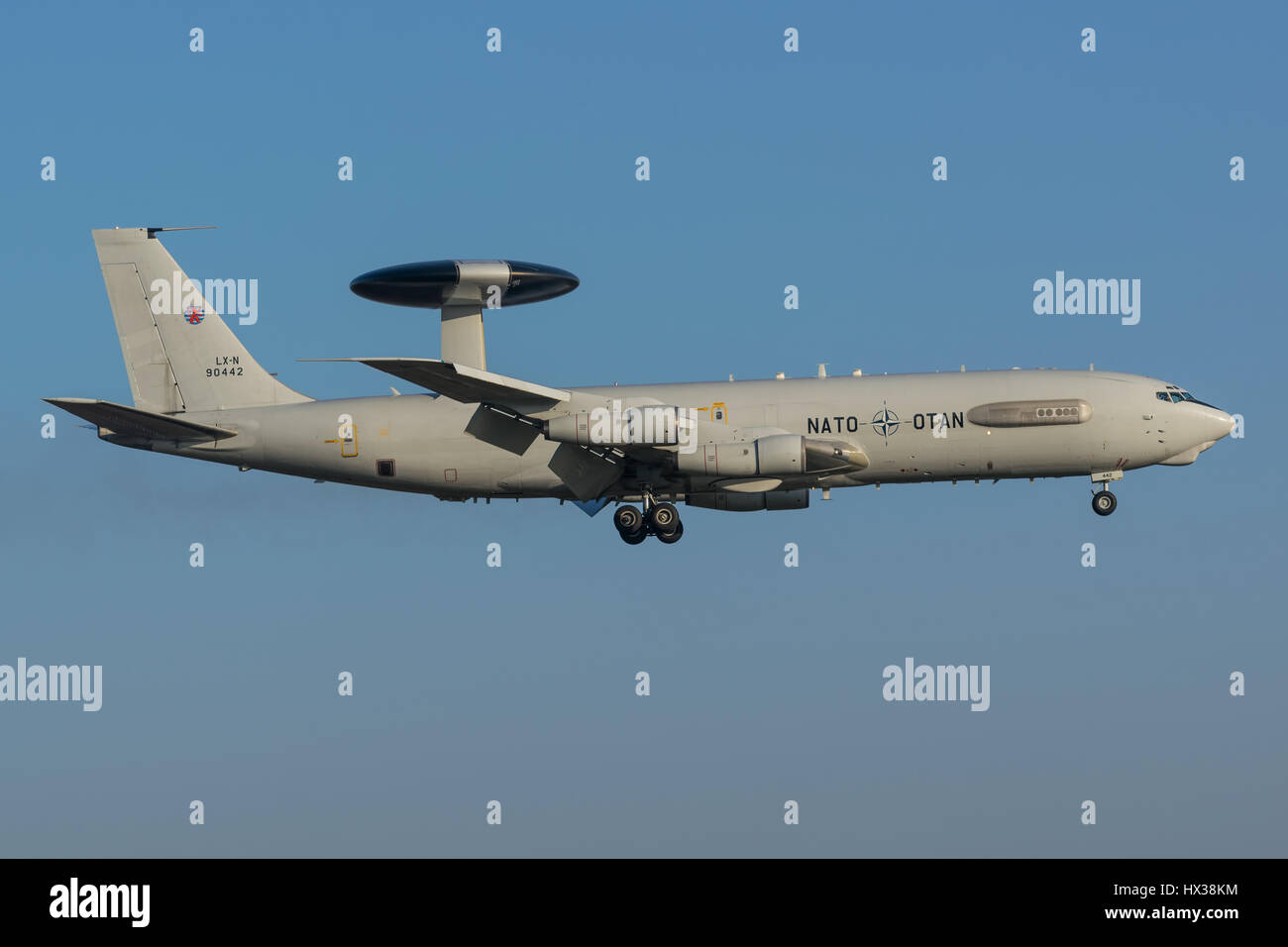 Boeing E 3a Sentry Der Nato Otan Landet Auf Seiner Basis In Geilenkirchen Stockfotografie Alamy