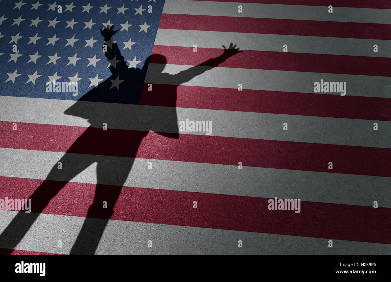 Amerikanischen Traum Erfolg und Business Unternehmer Aufregung oder Einwanderung fest als der "Schatten" ein glücklicher Mensch auf eine USA-Flagge. Stockfoto