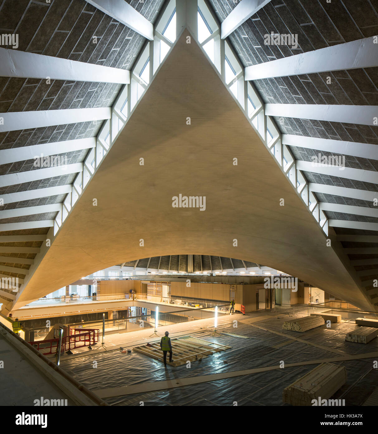 Innenansicht der wichtigsten Atrium im Bau. Design Museum im Bau, London, Vereinigtes Königreich. Architekt: John Pawson Architects, 2016. Stockfoto