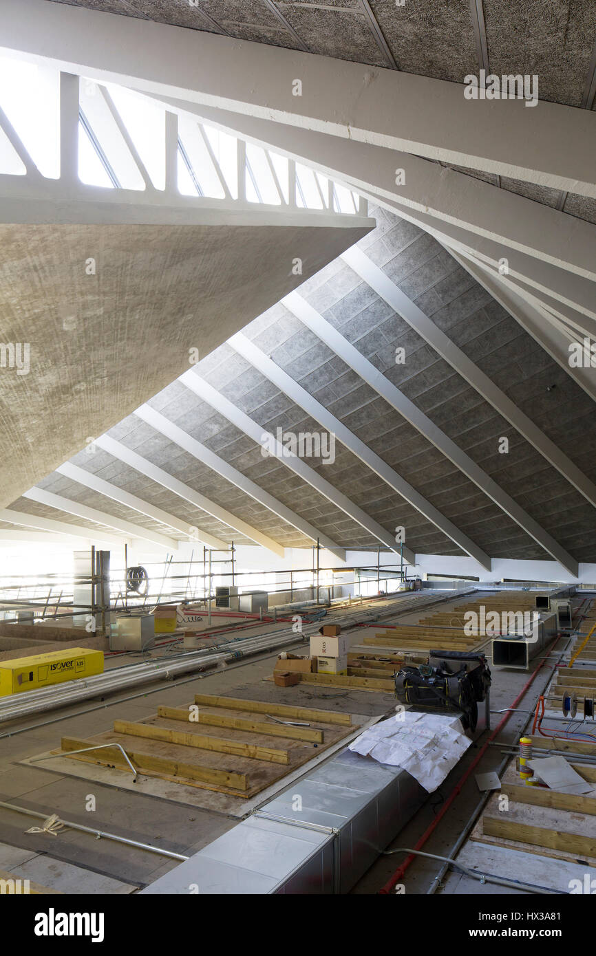 Innenansicht der Ausstellung Raum und Paraboloid-Dach. Design Museum im Bau, London, Vereinigtes Königreich. Architekt: John Pawson Architekt Stockfoto