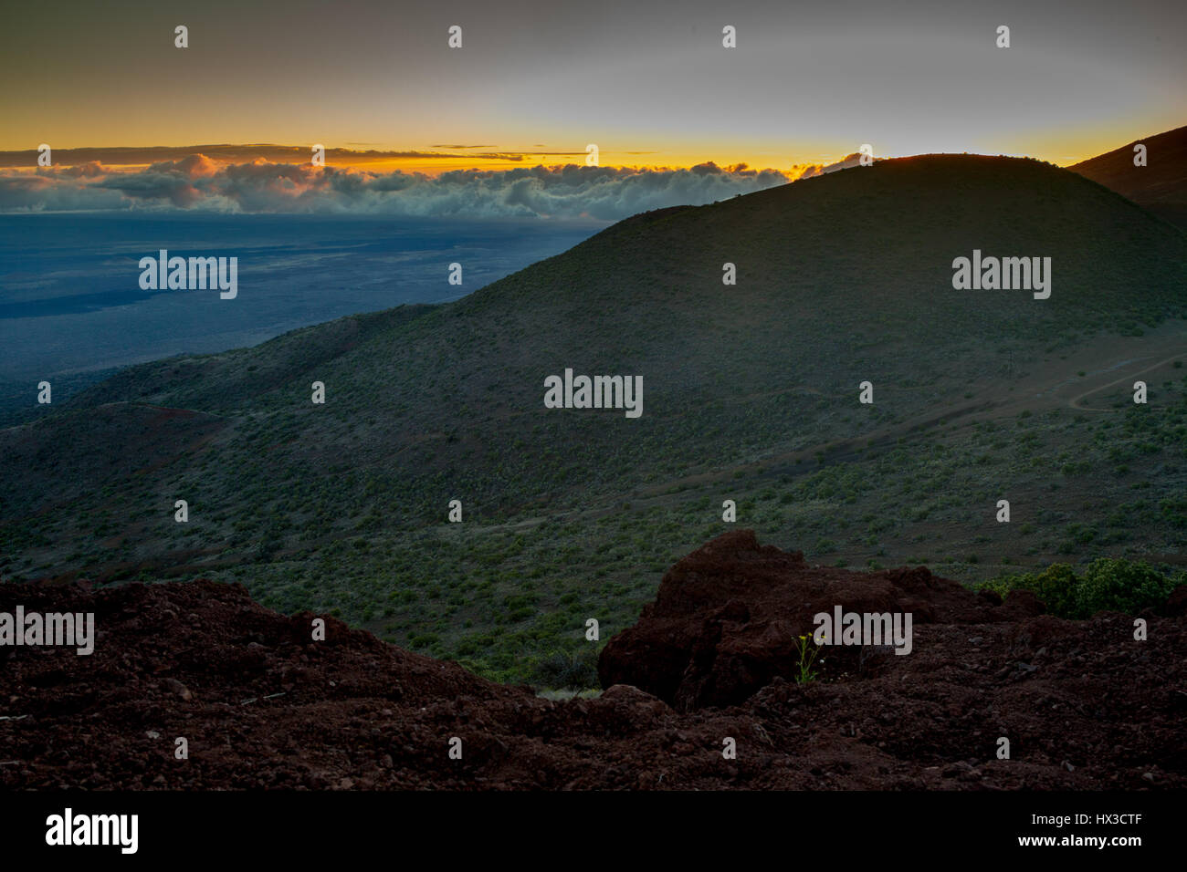 Sonnenuntergang von der Mauna Kea auf Big Island, Hawaii, USA gesehen. Stockfoto