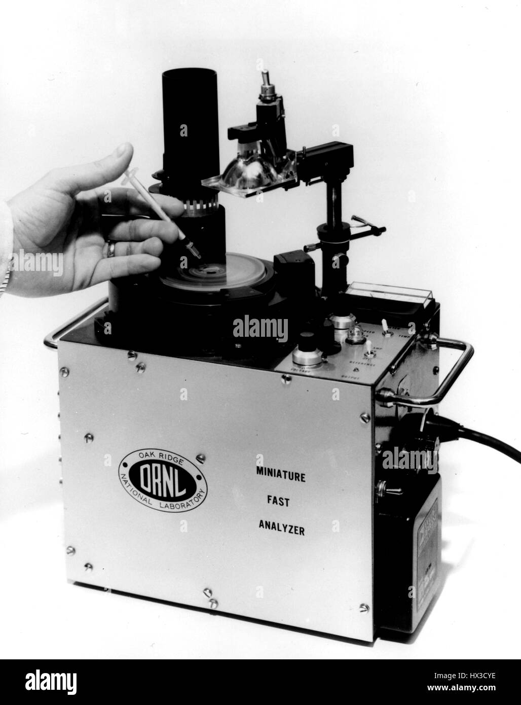 Miniatur zentrifugale schnell Analysesystems in der Entwicklung bei AEC Oak Ridge National Laboratory für die Analyse von vielen klinisch wichtige Biochemikalien im Blut entwickelt wurde, Oak Ridge, Tennessee, 1973. Bild mit freundlicher Genehmigung US Department of Energy. Stockfoto
