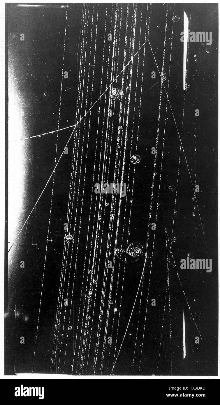 Nukleare Interaktionen in einer Blasenkammer, infolge der Bombardierung von flüssigem Wasserstoff durch einen Lichtstrahl, der 2-Punkt-85 Bev Protonen aus dem Kosmotron, 1960. Bild mit freundlicher Genehmigung US Department of Energy. Stockfoto