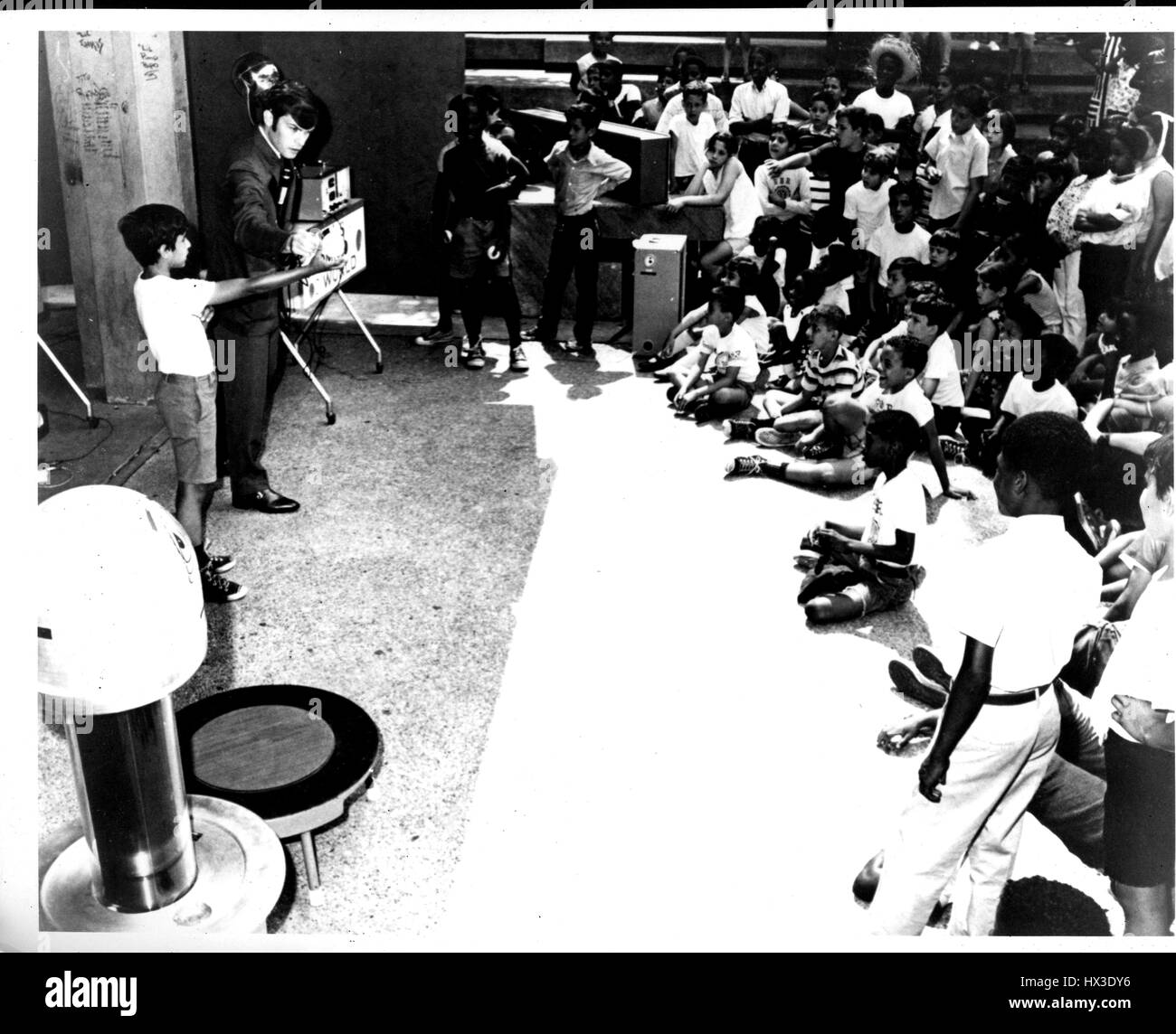 "Diese atomaren Welt" Vortrag-Demonstrationen in einer Nachbarschaft Jugend und Freizeit-center, New York, New York, 1970. Bild mit freundlicher Genehmigung US Department of Energy. Stockfoto