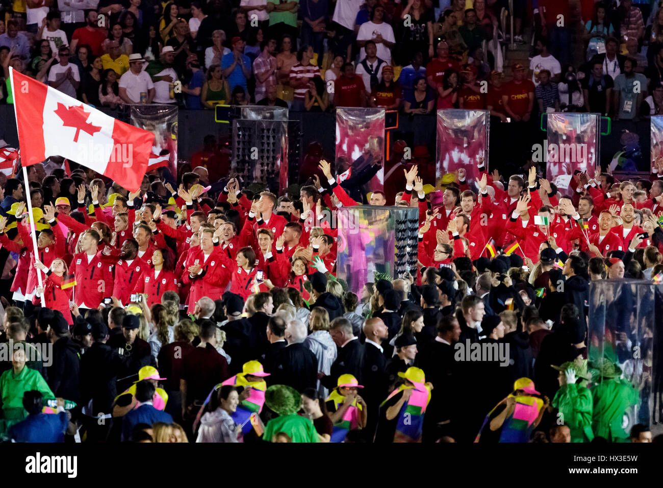 Rio De Janeiro, Brasilien. 5. August 2016 Rosie MacLennan können Fahnenträger bei der Olympischen Sommer-Spiele-Eröffnungsfeier. © Paul J. Sutton/PCN-Fotografie. Stockfoto