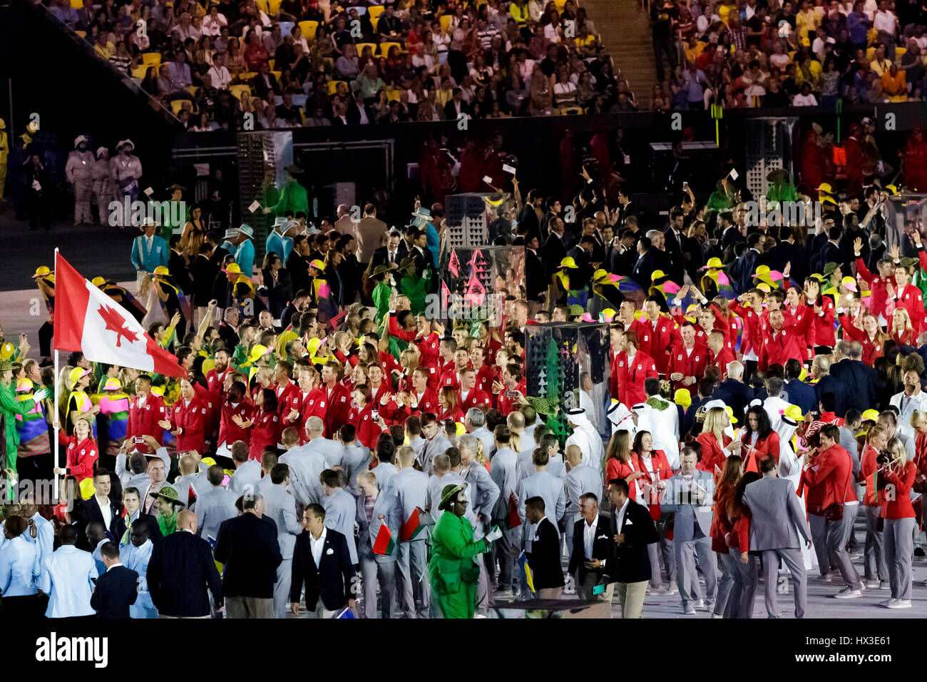Rio De Janeiro, Brasilien. 5. August 2016 Rosie MacLennan können Fahnenträger bei der Olympischen Sommer-Spiele-Eröffnungsfeier. © Paul J. Sutton/PCN-Fotografie. Stockfoto