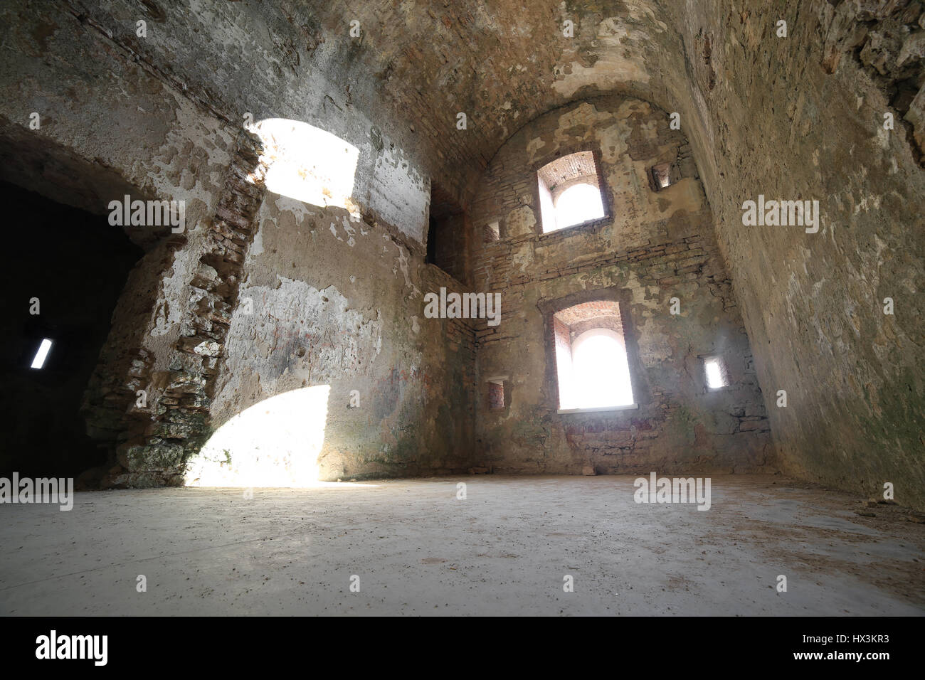 Großer Raum von den Ruinen einer alten Festungswällen verwendet von Soldaten während des ersten Weltkrieges in der Nähe der Stadt von Asiago in Norditalien Stockfoto