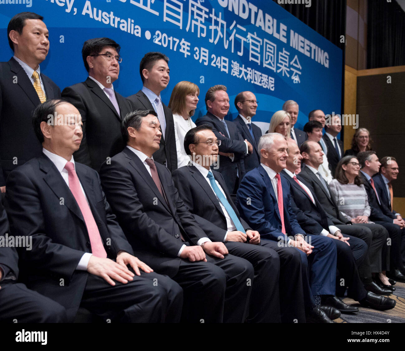 Sydney, Australien. 24. März 2017. Der chinesische Ministerpräsident Li Keqiang (3. L Front) und australische Premierminister Malcolm Turnbull (4. L Front) besuchen das Australien-China CEO Roundtable treffen in Sydney, Australien, 24. März 2017. Bildnachweis: Li Xueren/Xinhua/Alamy Live-Nachrichten Stockfoto