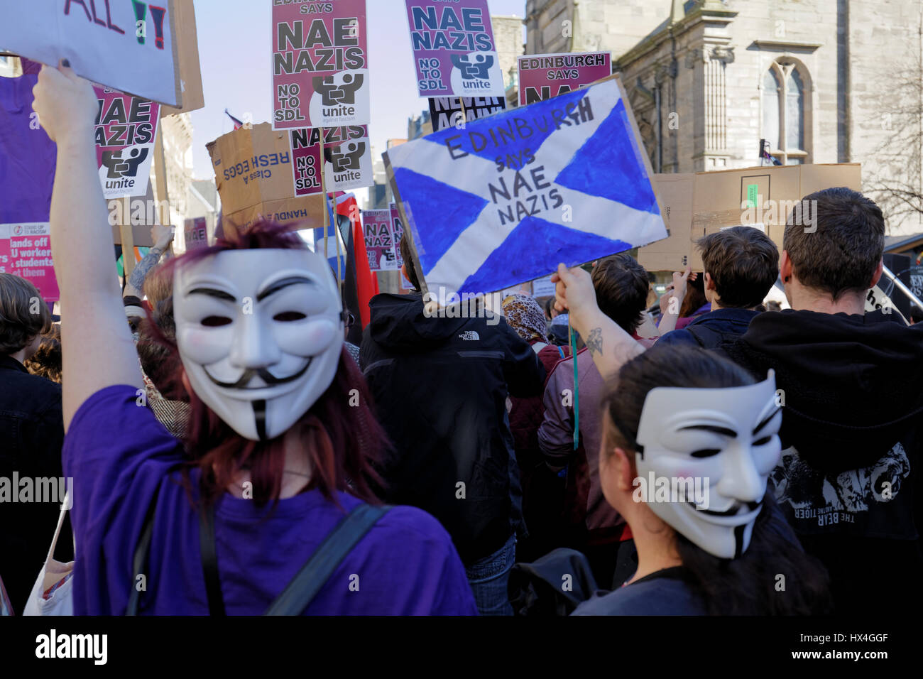 Edinburgh, Schottland, sammeln 25. März Demonstranten in Edinburgh mit Anti-Nazi-Haltung zur Theke Demo White Pride März © Gerard Fähre/Alamy Live News Stockfoto