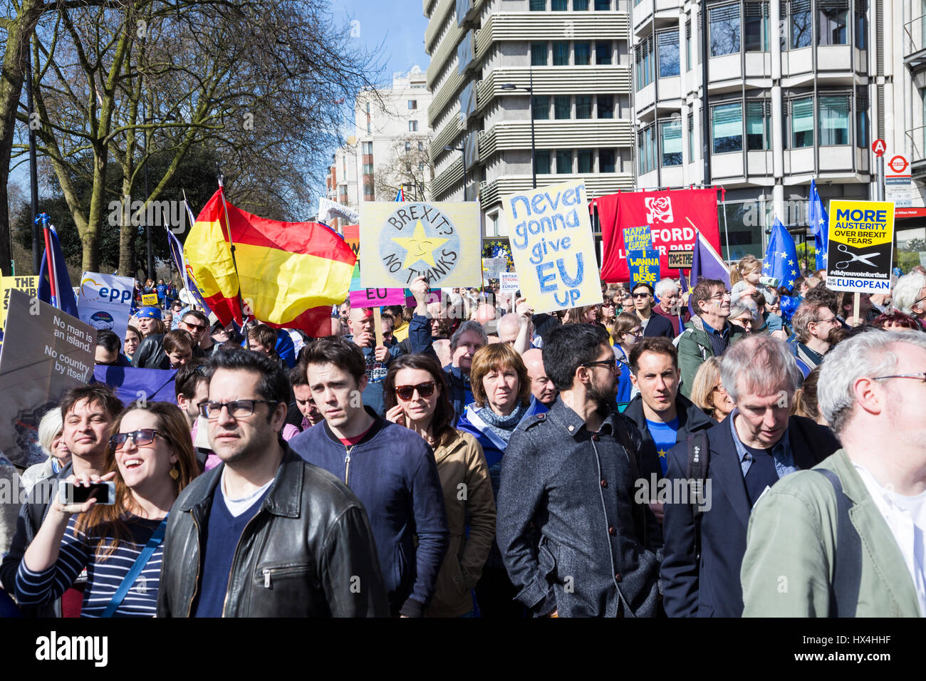 London, UK. 25. März 2017. Für Europa März in London zu vereinen. Tausende marschieren vom Green Park, Parliament Square gegen Brexit Credit: Nathaniel Noir/Alamy Live News Stockfoto