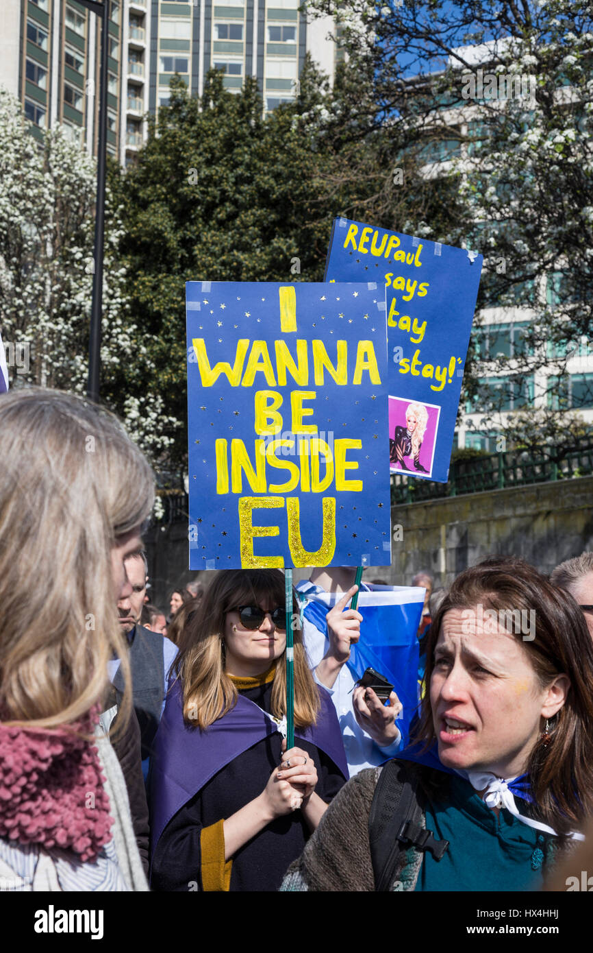 London, UK. 25. März 2017. Für Europa März in London zu vereinen. Tausende marschieren vom Green Park, Parliament Square gegen Brexit Credit: Nathaniel Noir/Alamy Live News Stockfoto