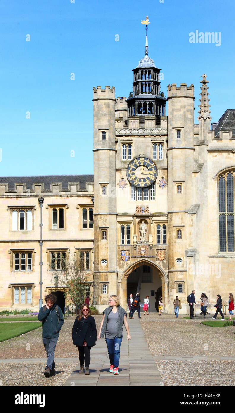 Cambridge, UK. 25. März 2017. Trinity College in der Frühlingssonne an einem warmen Tag in Cambridge, UK. Samstag, 25. März 2017 Credit: KEITH MAYHEW/Alamy Live-Nachrichten Stockfoto