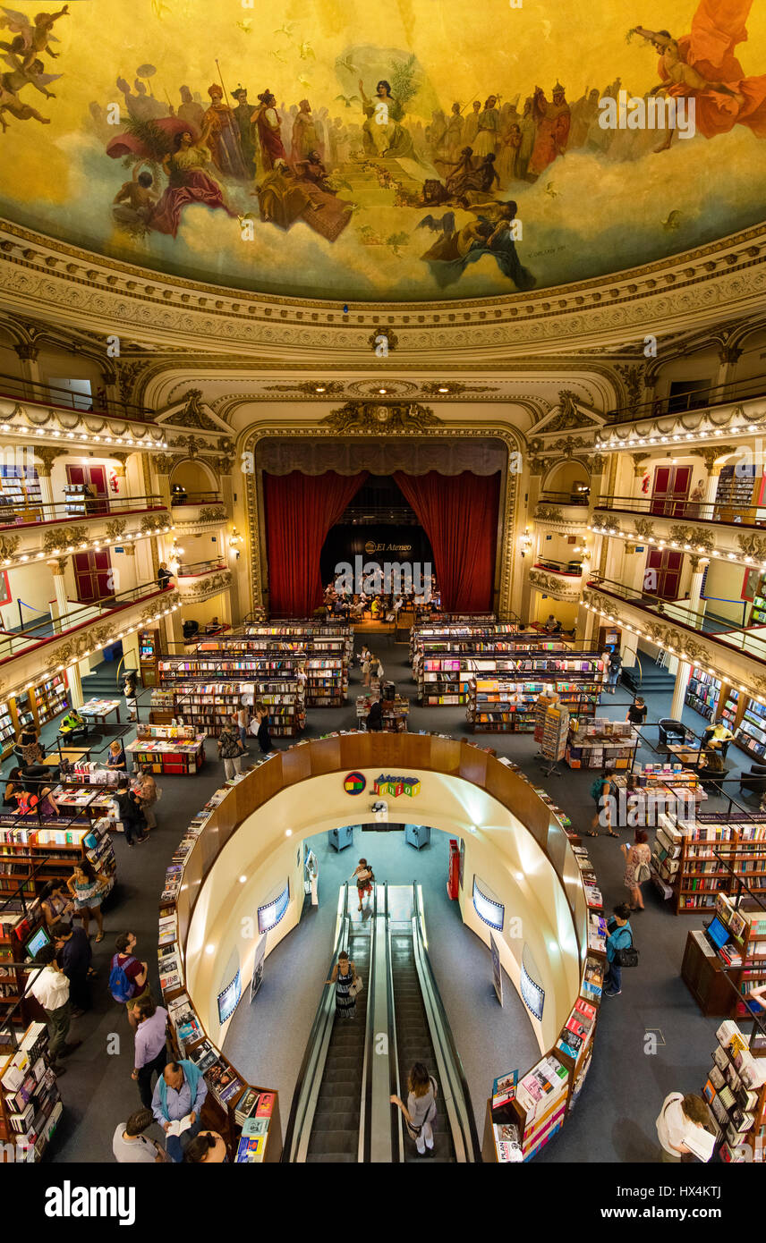 Im Inneren der Ateneo Grand Splendid, eines der schönsten Buchhandlungen der Welt. Buenos Aires, Argentinien. Stockfoto