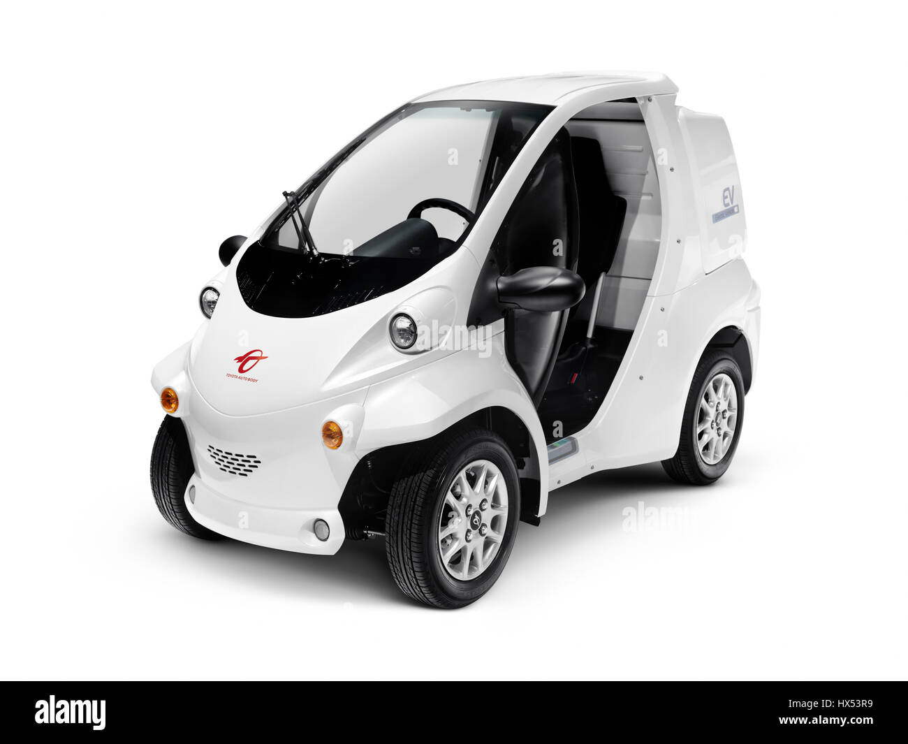2017 Toyota COMS EV ultra-kompakte Elektro-Fahrzeug von Toyota Auto Body isoliert auf weißem Hintergrund mit Beschneidungspfad Stockfoto