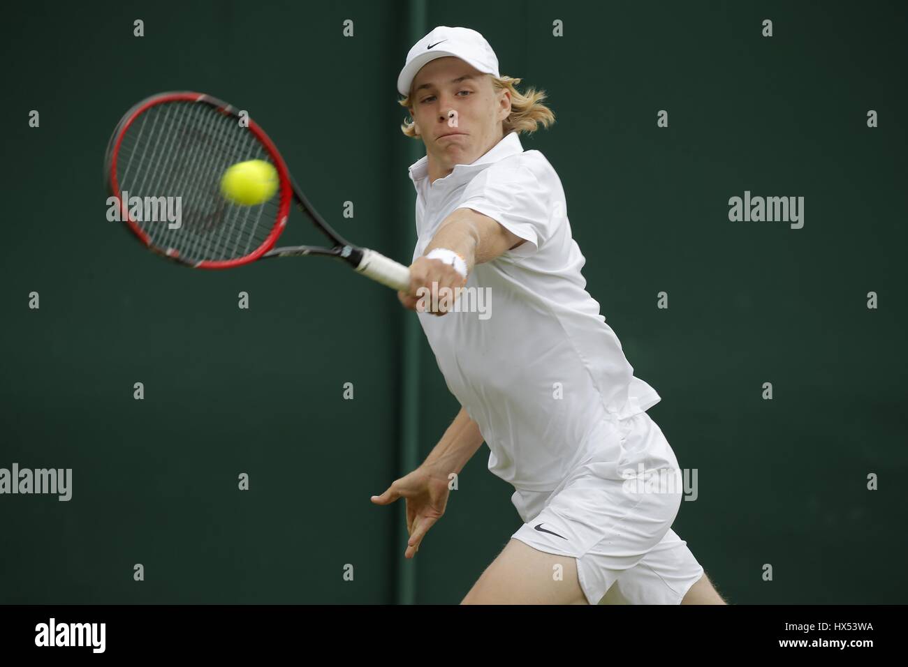 DENIS SHAPOVALOV CANADA Kanada der ALL ENGLAND TENNIS CLUB WIMBLEDON LONDON ENGLAND 5. Juli 2016 Stockfoto