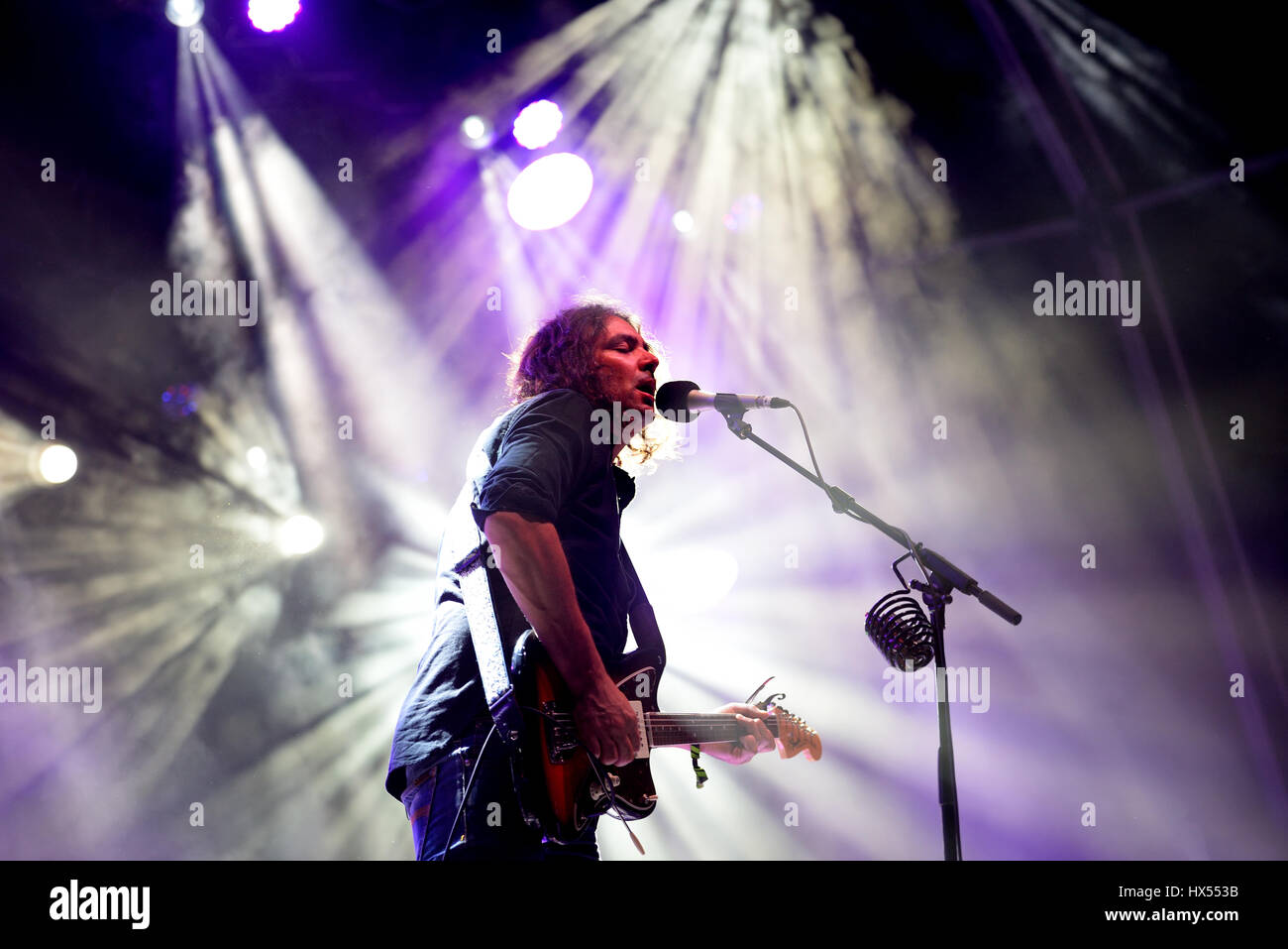 BARCELONA - JUL 3: The War on Drugs (Band) in Konzert im Vida-Festival am 3. Juli 2015 in Barcelona, Spanien. Stockfoto