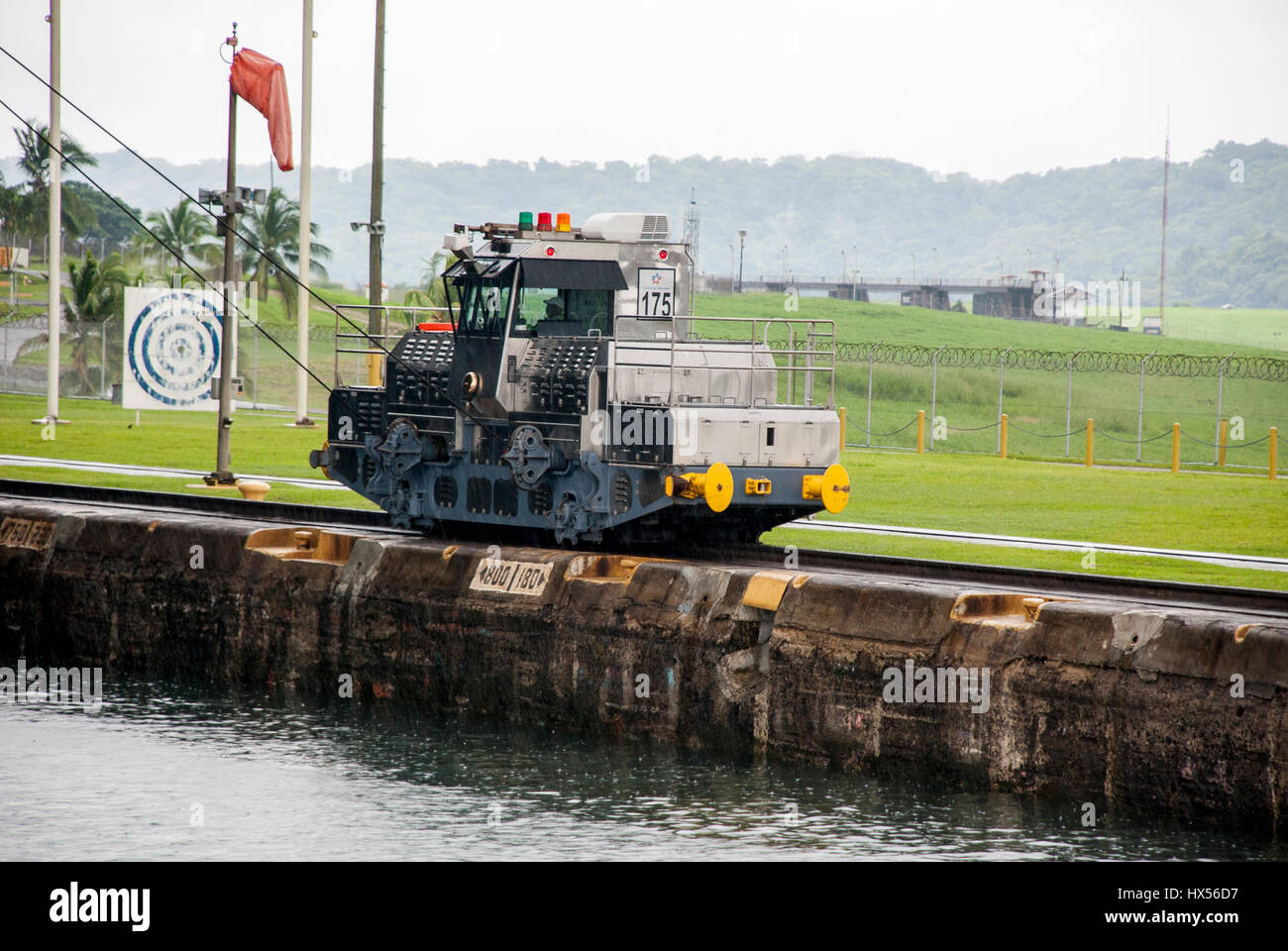 Panamakanal - Gatun Schleusen an einem bewölkten Sommertag Stockfoto
