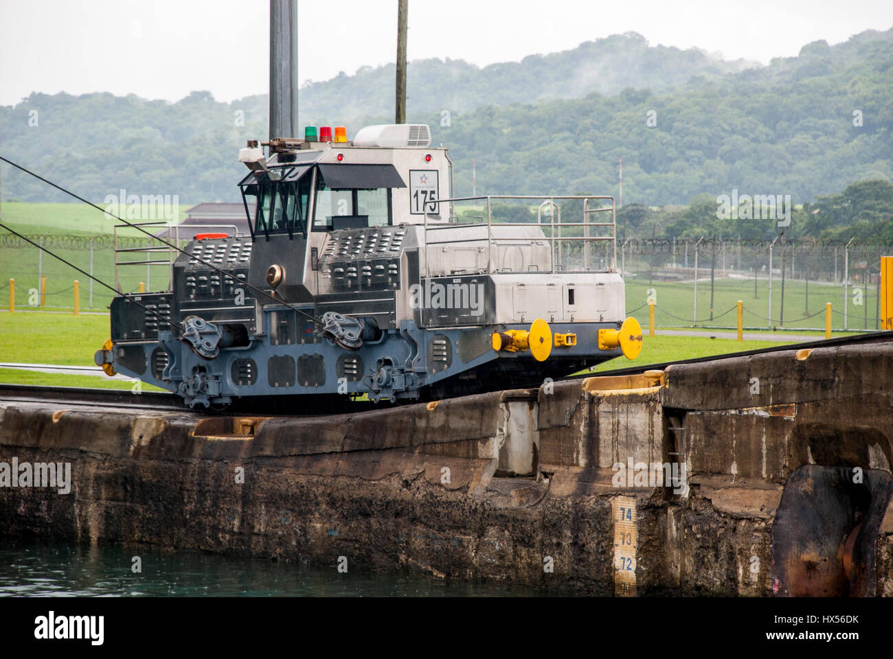 Panamakanal - Gatun Schleusen an einem bewölkten Sommertag Stockfoto