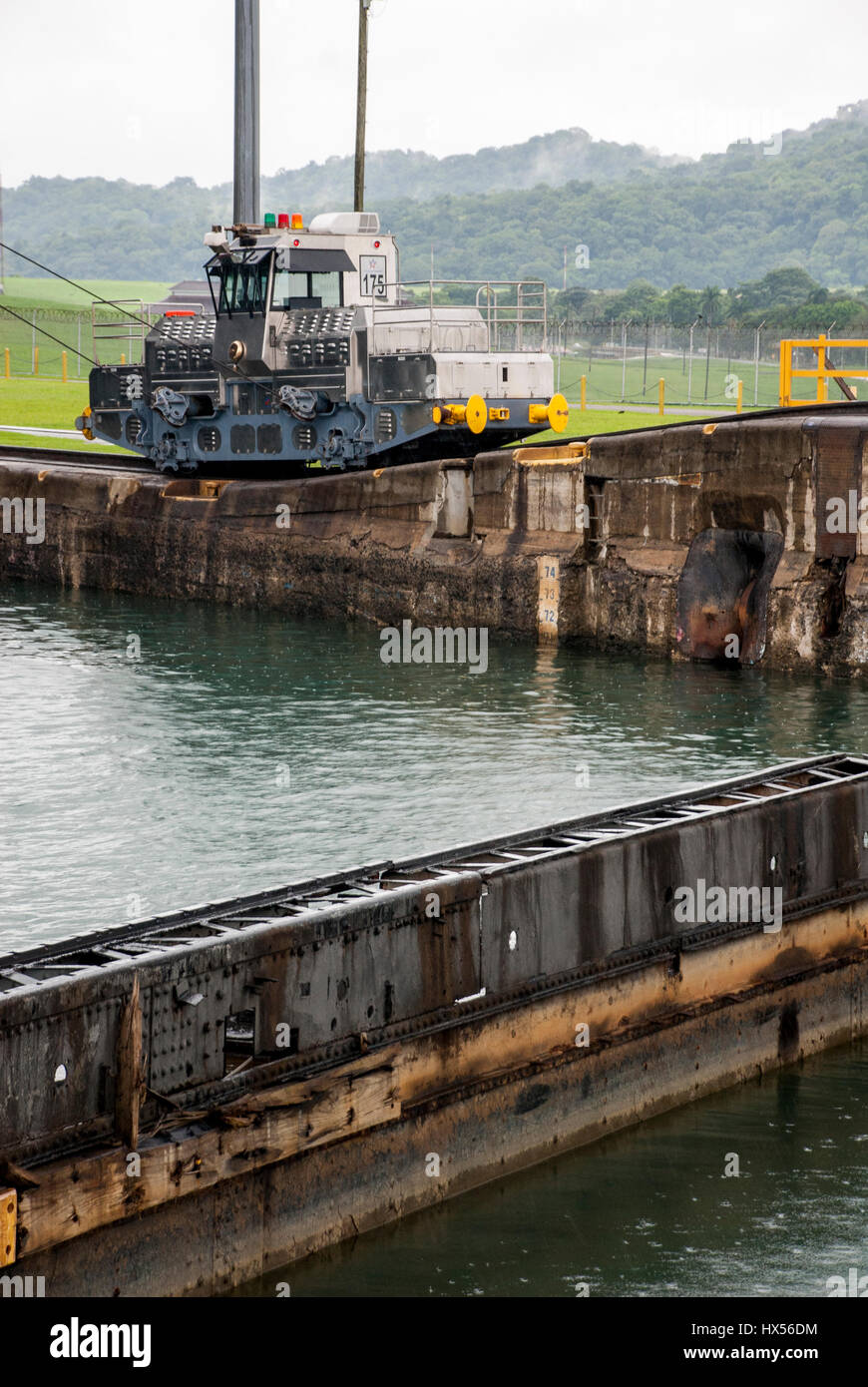 Panamakanal - Gatun Schleusen an einem bewölkten Sommertag Stockfoto