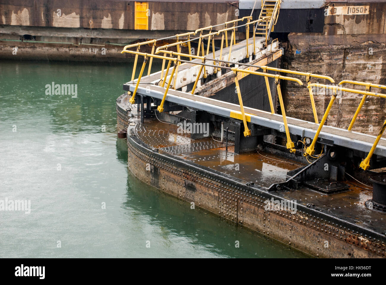 Panamakanal - Gatun Schleusen an einem bewölkten Sommertag Stockfoto
