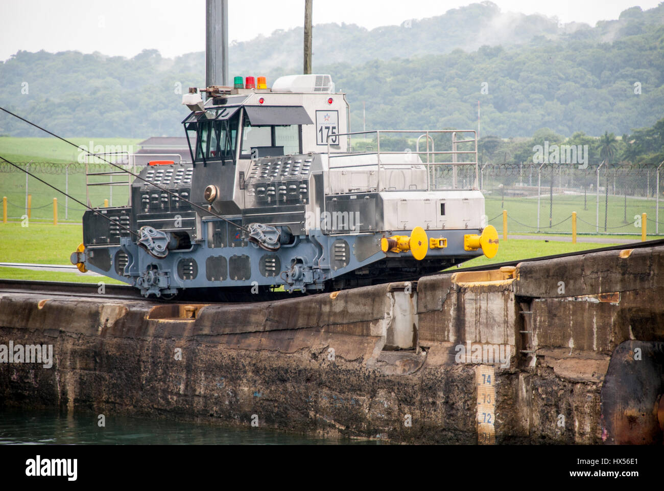 Panamakanal - Gatun Schleusen an einem bewölkten Sommertag Stockfoto