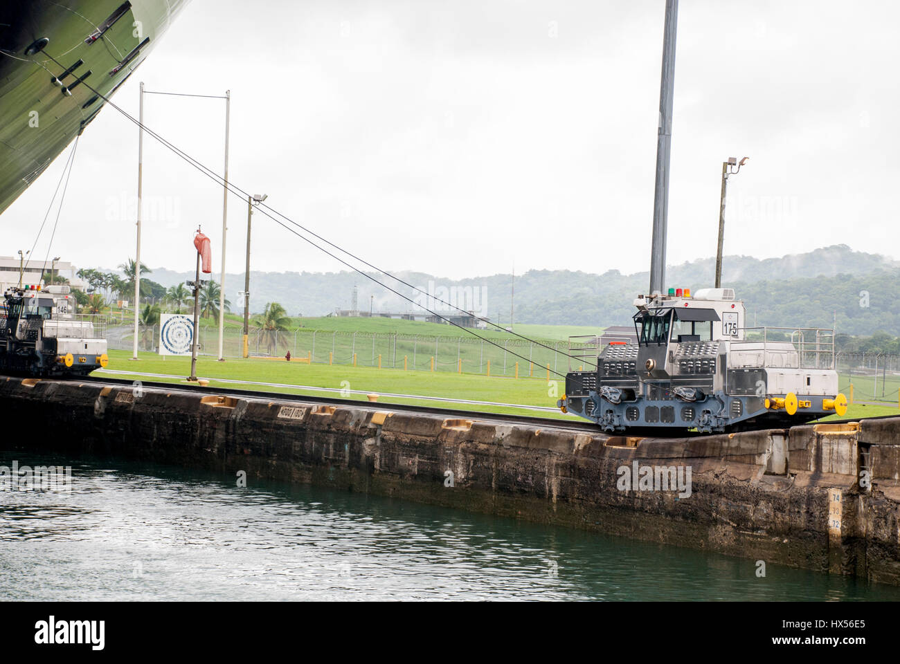 Panamakanal - Gatun Schleusen an einem bewölkten Sommertag Stockfoto