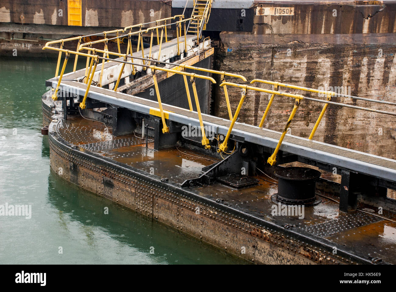 Panamakanal - Gatun Schleusen an einem bewölkten Sommertag Stockfoto