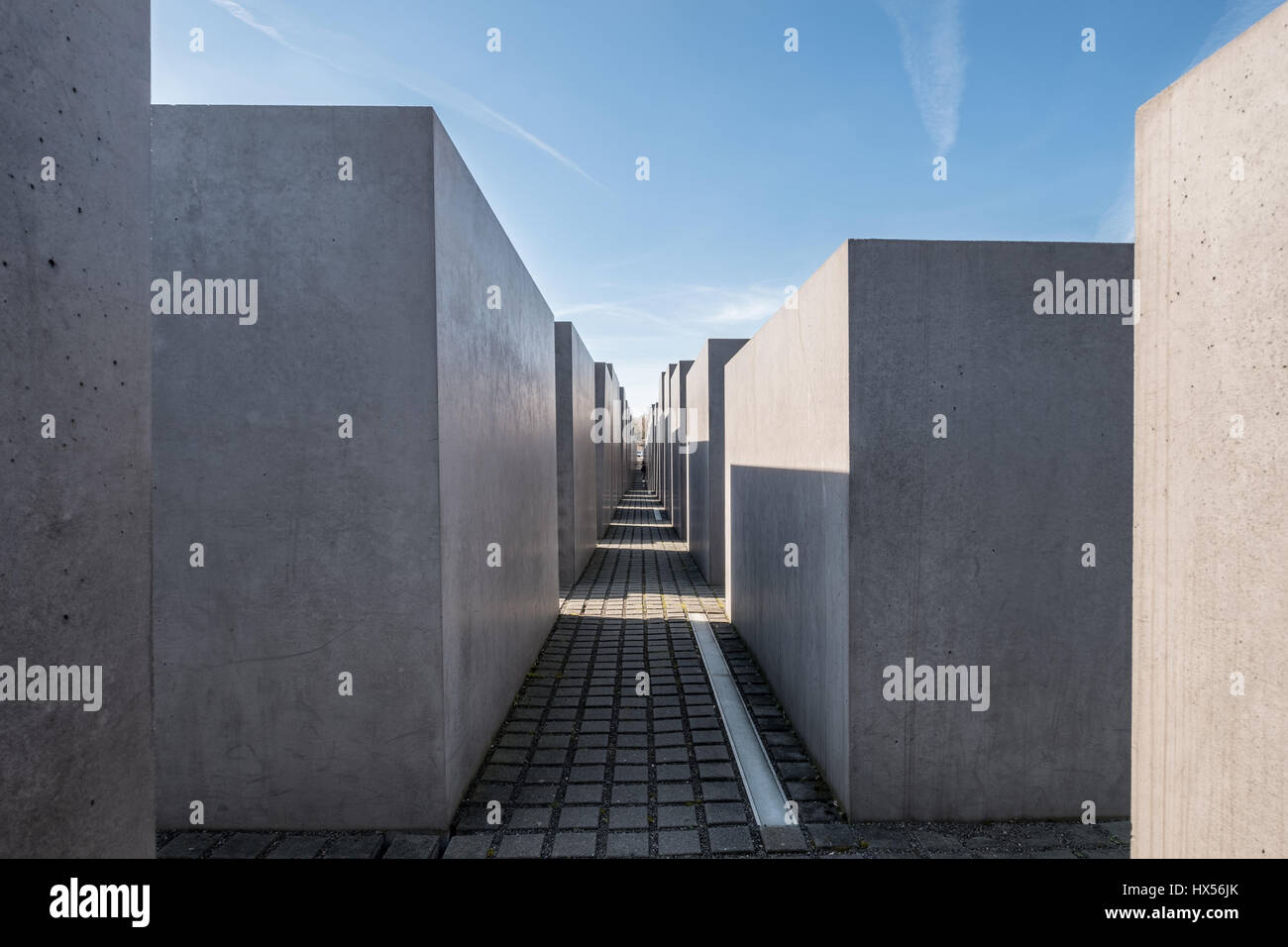 Berlin, Deutschland - 24. März 2017: das Denkmal für die ermordeten Juden Europas auch bekannt als das Holocaust-Mahnmal in Berlin, Deutschland. Stockfoto