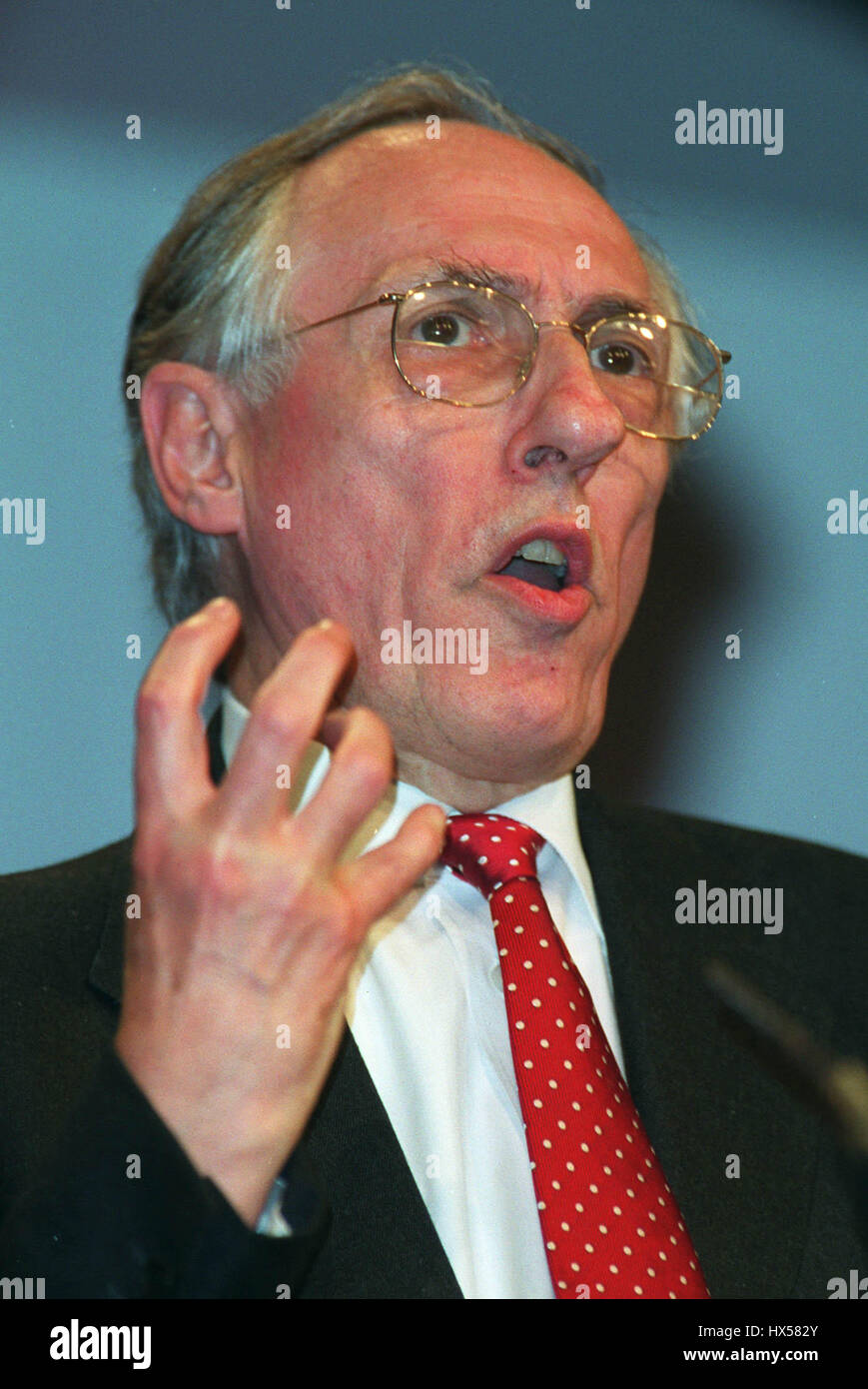 DONALD DEWAR MP Staatssekretär für Schottland 4. Oktober 1999 Stockfoto
