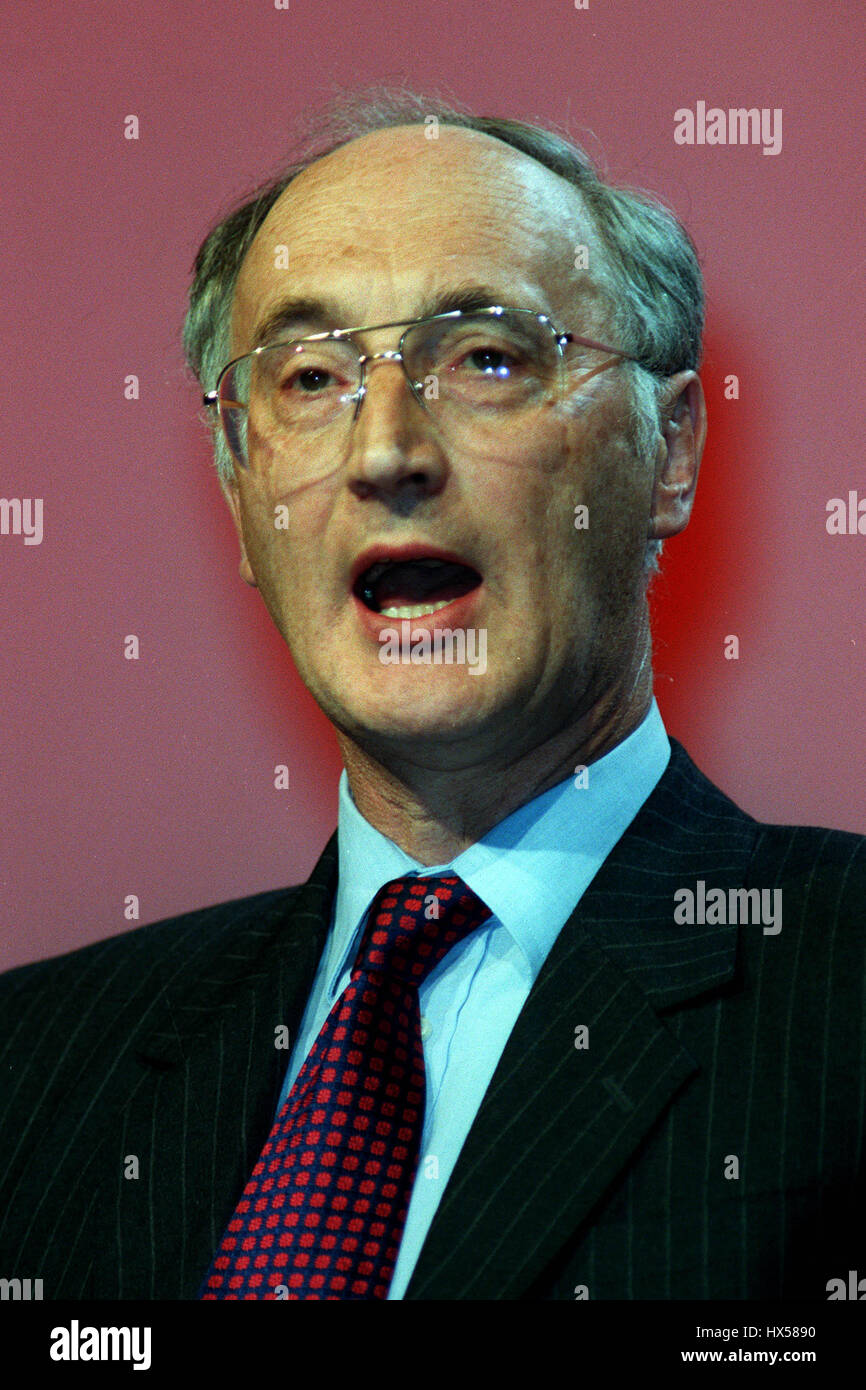 SIR GEORGE YOUNG BT MP Schatten LEADER HOUSE OF COMMONS 13. Oktober 1998 Stockfoto