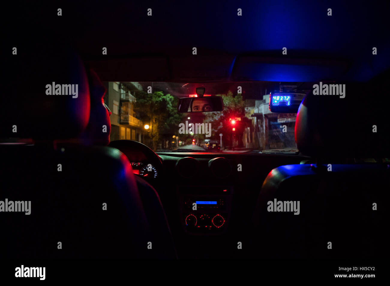 Porträt von einem Nacht-Taxi-Fahrer. Buenos Aires, Argentinien. Stockfoto