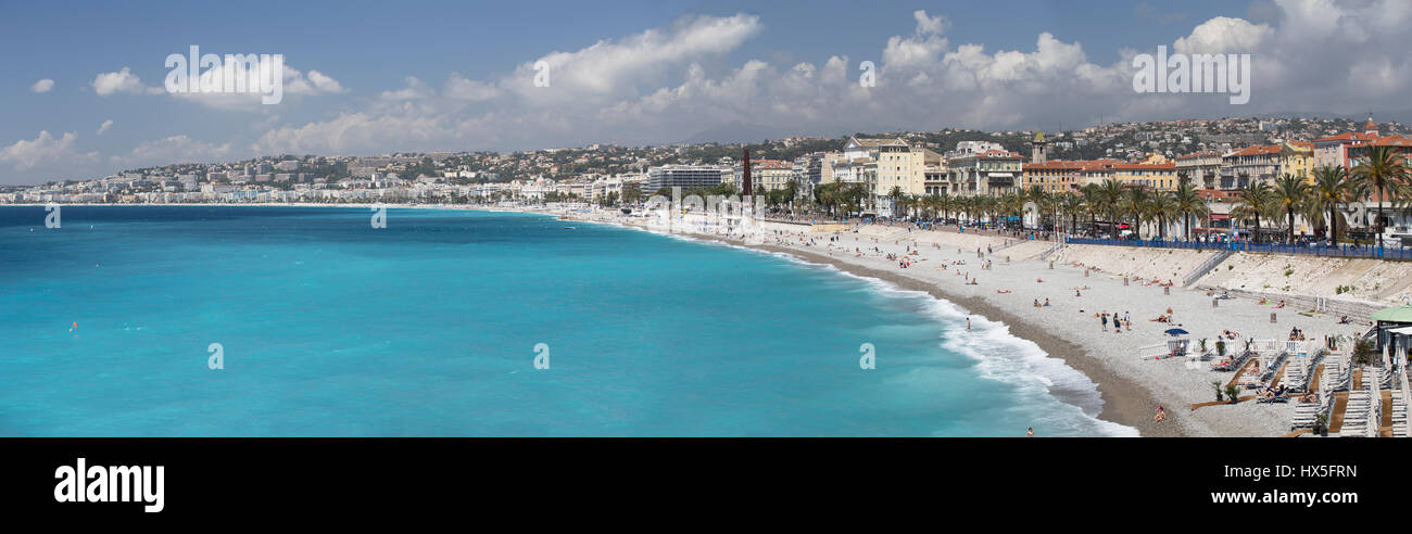 Blick entlang der Strand direkt am Meer - Promonade del Anglais in Nizza, Frankreich. Stockfoto