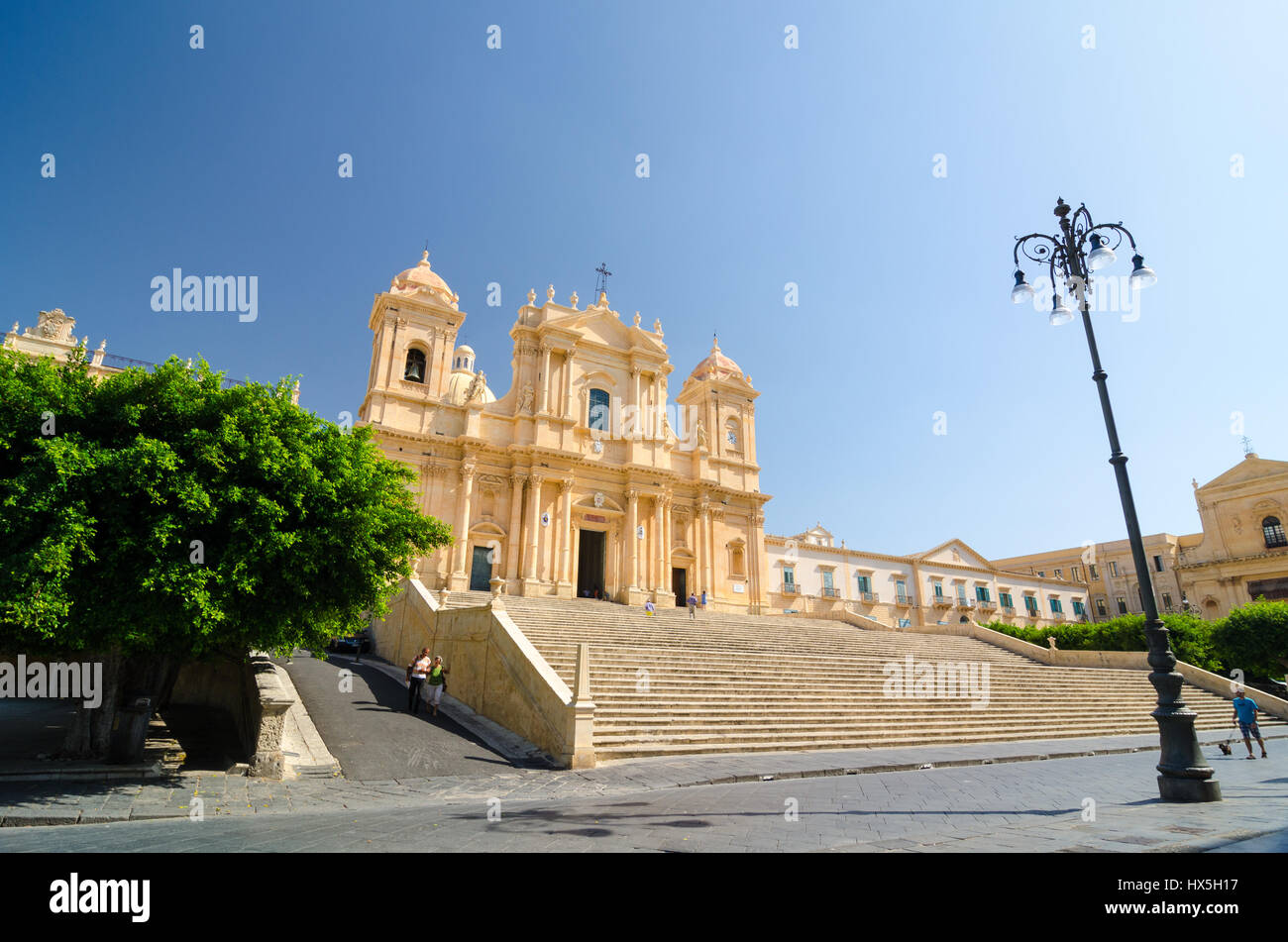 Noto, Italien - 14. September 2015: Kathedrale von Noto, La Chiesa Madre di San Nicolo ist eine römisch-katholische Kathedrale in Noto auf Sizilien, Italien. Gebaut in der s Stockfoto