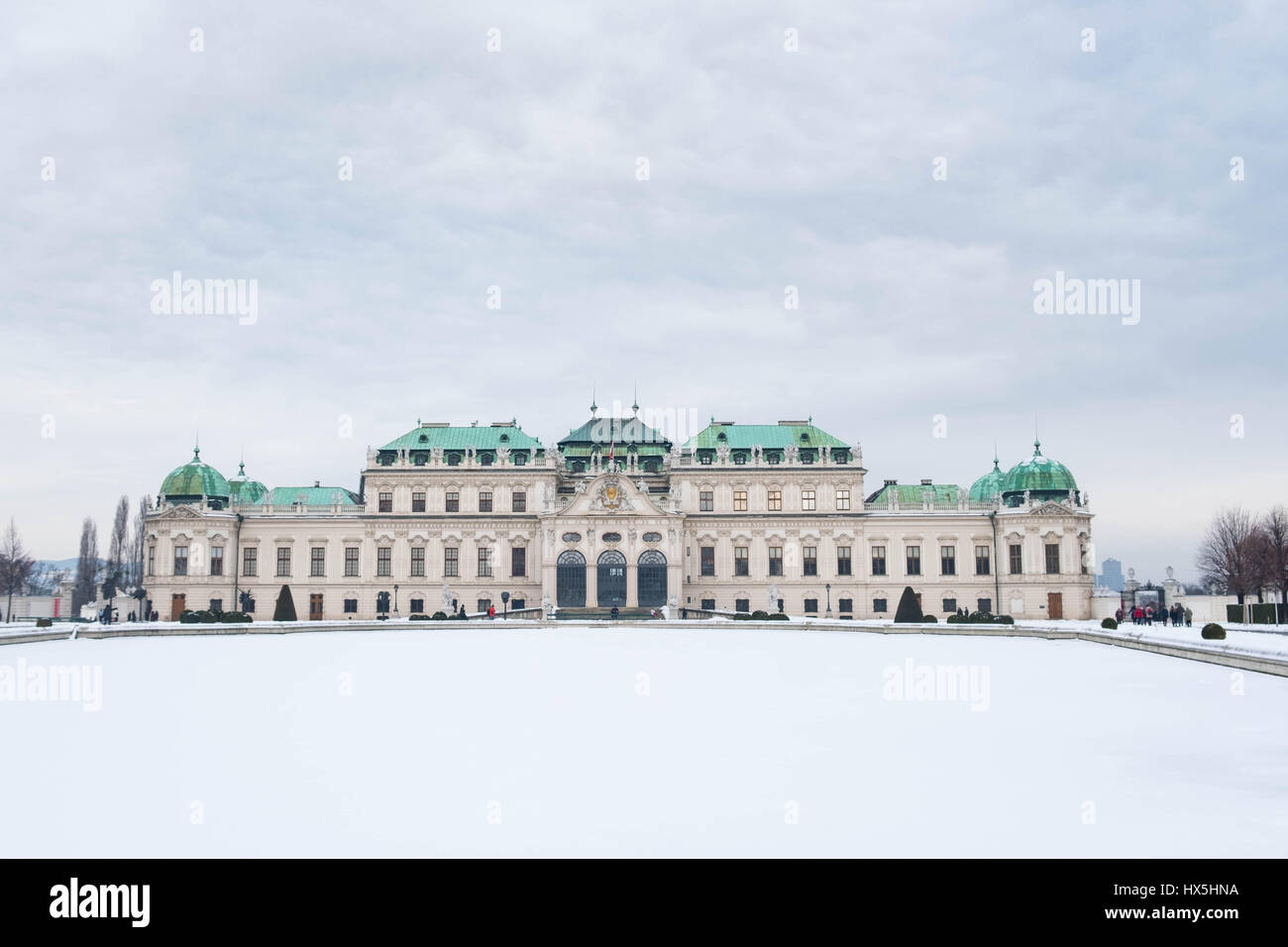 Schloss Belvedere in Wien im Schnee. Stockfoto