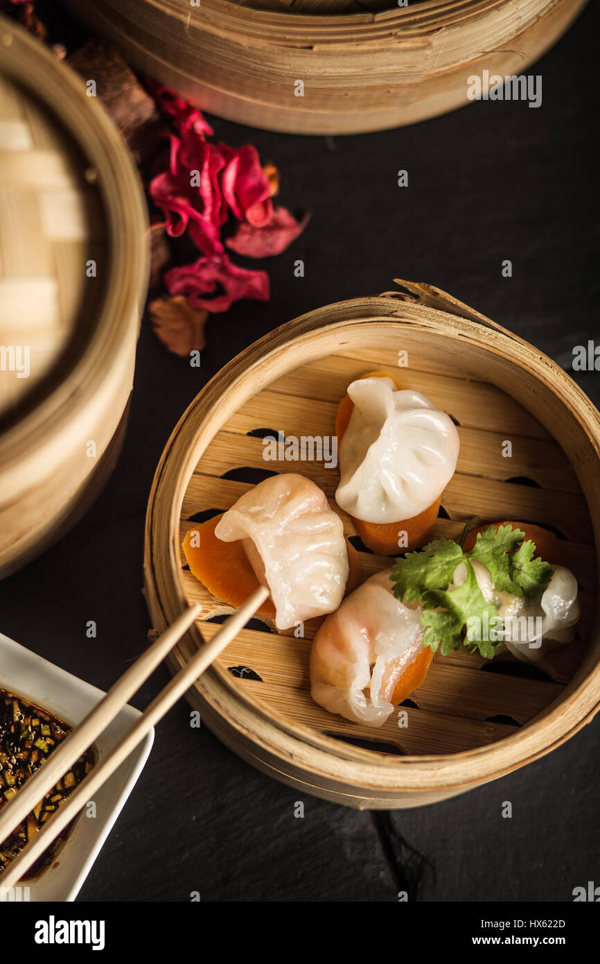 Dim-Sum Knödeln. Chinesische traditionelle Speisen Stockfoto