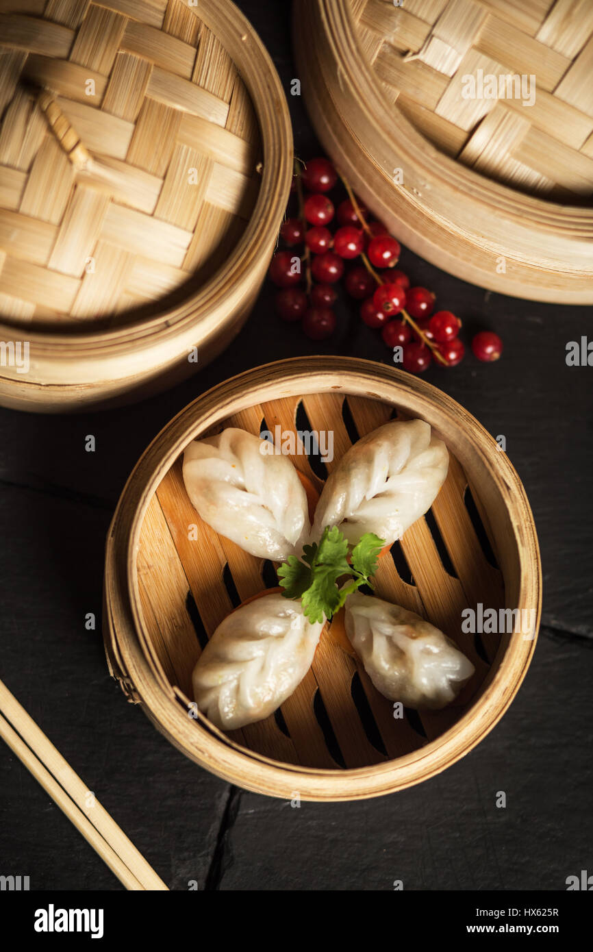 Dim-Sum Knödeln. Chinesische traditionelle Speisen Stockfoto