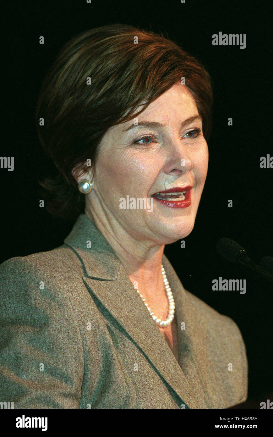 LAURA BUSH 1. Dame USA 12. Februar 2002 Jahrhundert PLAZA HOTEL BEVERMY Hügel LA USA Stockfoto