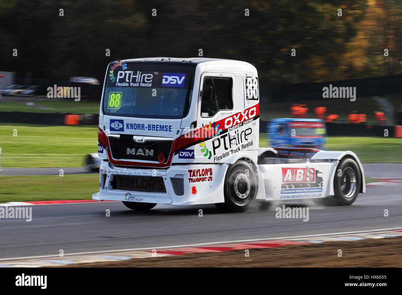 Ryan Smith LKW keine 88 brüllend Runde Clearways Ecke in Brands Hatch Rennstrecke an der endgültigen BTRC Treffen 2016 Stockfoto