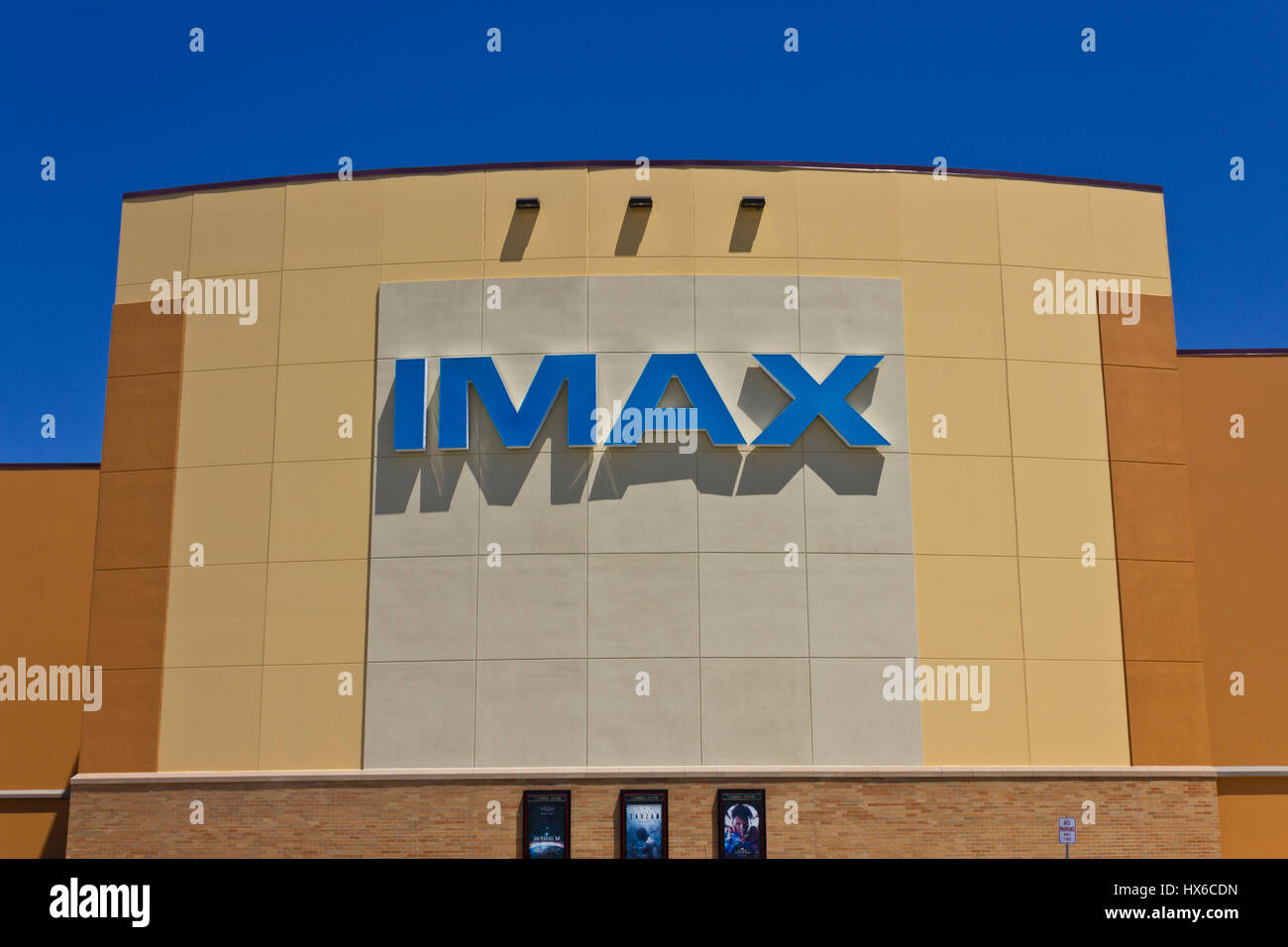 Indianapolis - ca. Juni 2016: IMAX Kino Logo und Beschilderung. IMAX ist ein großer Format System von präsentiert Filme und Kinofilme ich Stockfoto