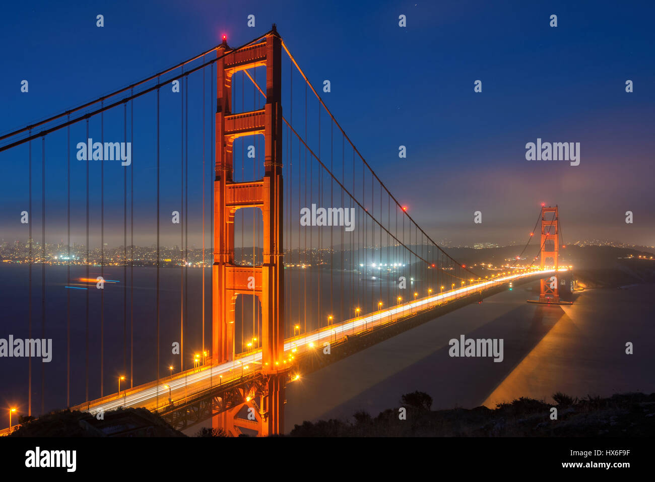 Golden Gate Bridge bei Nacht, San Francisco. Stockfoto