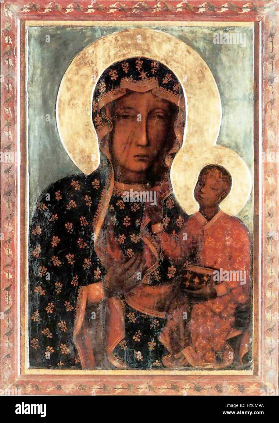 Die Schwarze Madonna von Częstochowa, auch bekannt als die Muttergottes von Częstochowa, ist eine verehrte Ikone im Kloster Jasna Góra in Polen. Sie gilt als Symbol für die polnische katholische Identität und religiöse Hingabe. Stockfoto