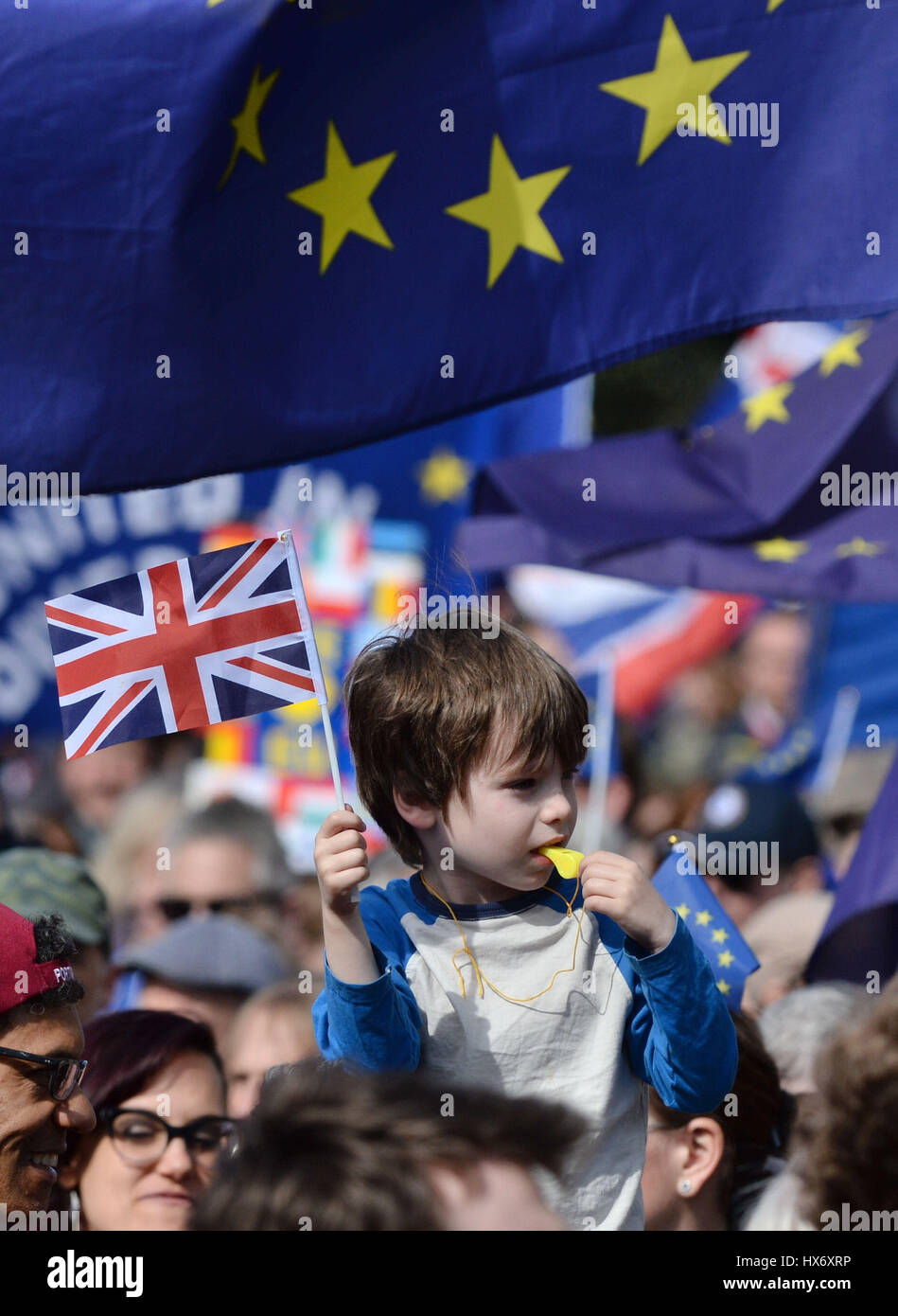 4-j hrige Cormac Mellor-Stephenson tritt EU-Befürworter Demonstranten nehmen Teil an einer Demonstration für Europa Kundgebung gegen Brexit im Zentrum von London. Stockfoto