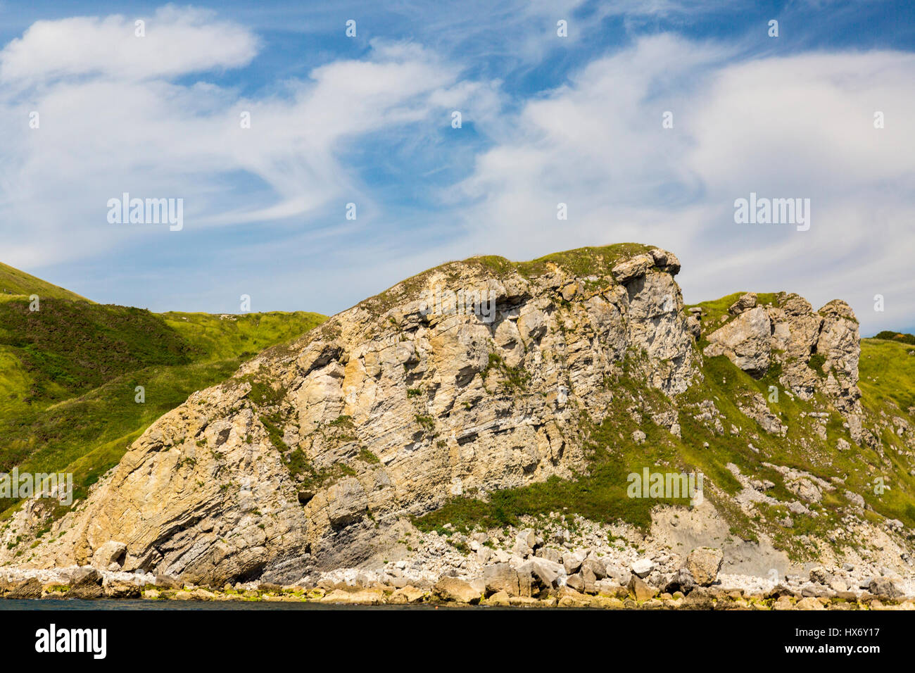 Die Lulworth "Zerdrücken" Schichten "Rippe" Reise von Lulworth Cove zu Durdle Door an der Jurassic Coast, Dorset, England angesehen rock Stockfoto