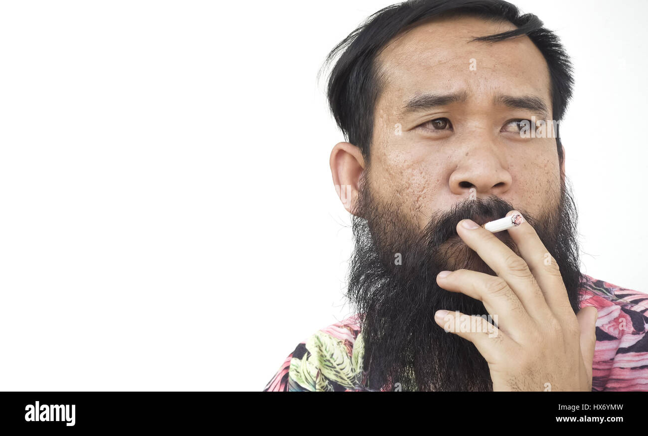 Porträt von Erwachsenen Mann Rauchen Zigarette Stockfoto