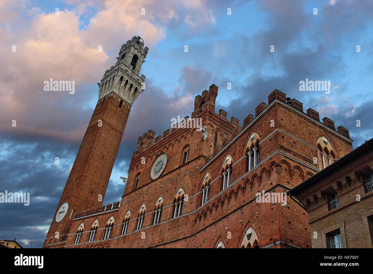 Il Palazzo Pubblico in Siena und La Torre del Mangia in Siena, Toskana, Italien Stockfoto