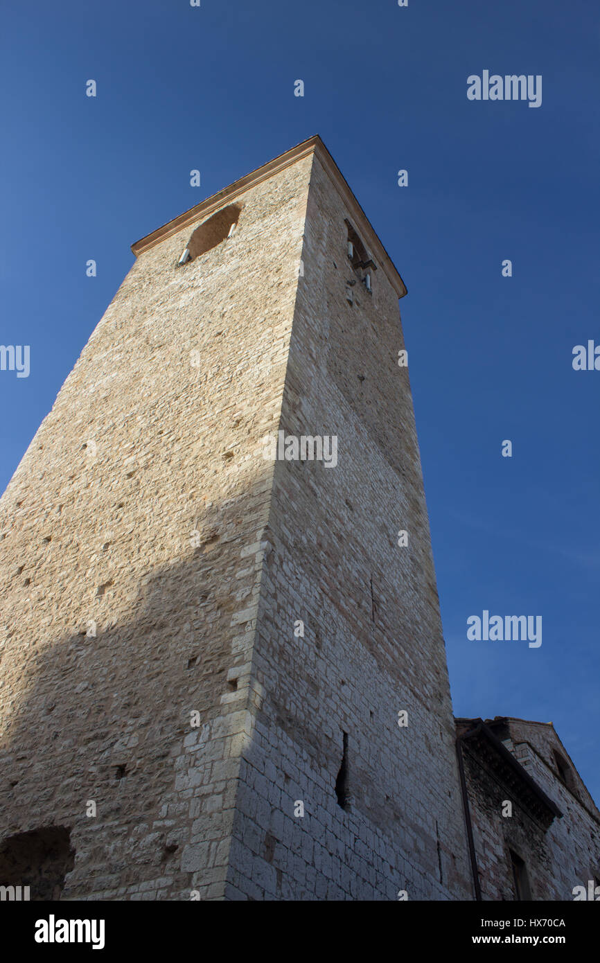 Eine historische Stadtturm in der Altstadt von Narni, Umbrien, Italien Stockfoto