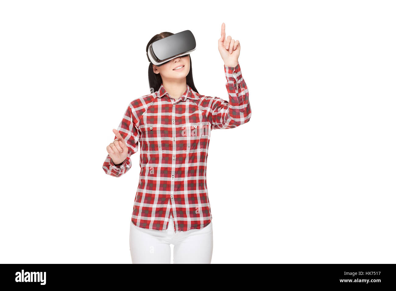 Mädchen in VR Kopfhörer machen, wählen Sie und zeigte mit den Fingern. Stockfoto