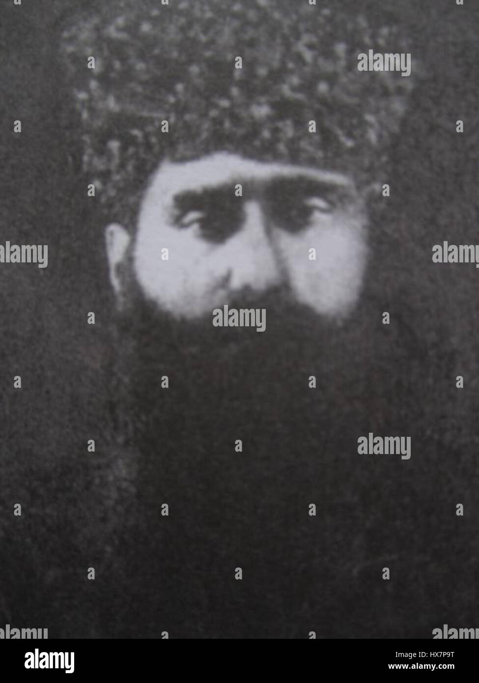 Chornyi Voron (Schwarzer Rabe) ist ein Titel, der mit der ukrainischen Folklore und historischen Ereignissen assoziiert ist und Widerstand und Kampf symbolisiert. Sie wird oft mit Kosakentraditionen verknüpft und später in Literatur und Musik angepasst, die Themen des Widerstands widerspiegelt. Stockfoto