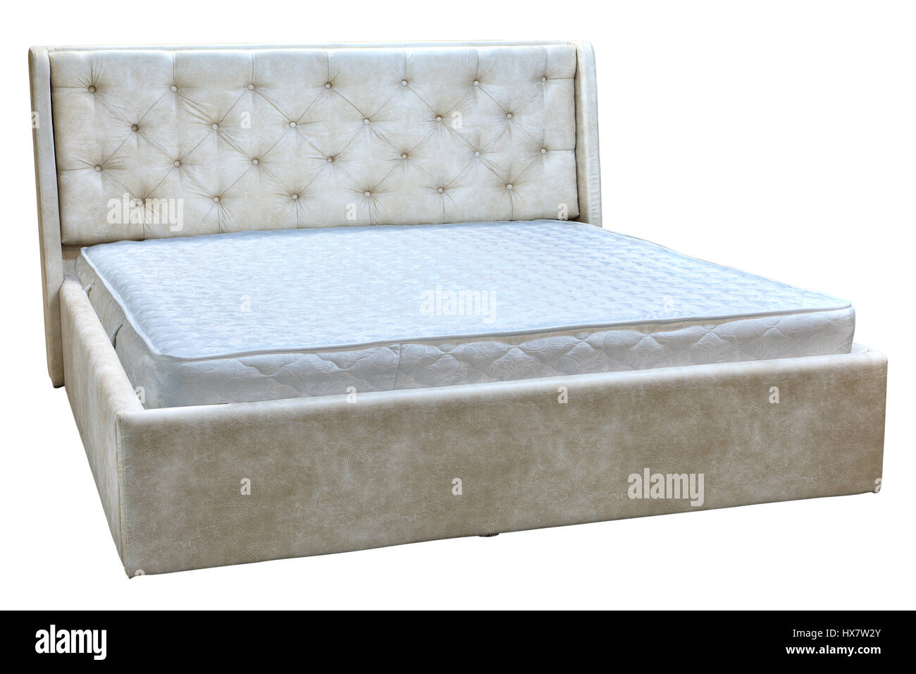 Doppelbett aus Holz mit Creme Kunstleder und orthopädischen Matratzen. Stockfoto