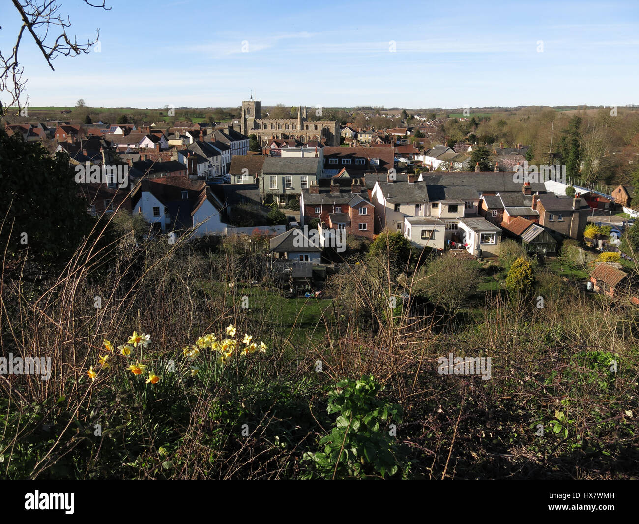 Ein Blick von Clare Castle mit Blick auf die kleine Stadt von Clare in Suffolk. Stockfoto